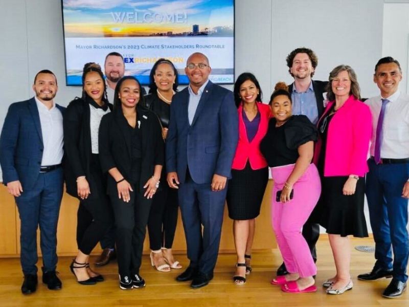 Dionne and EDF’s Office of Community Engagement pose with Mayor Rex Richardson after hosting a Climate Roundtable event in Long Beach, California